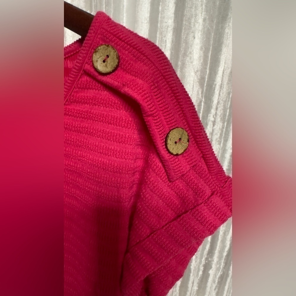 Wilde brand women’s magenta pullover top size small NWOT​ - Picture 2 of 4